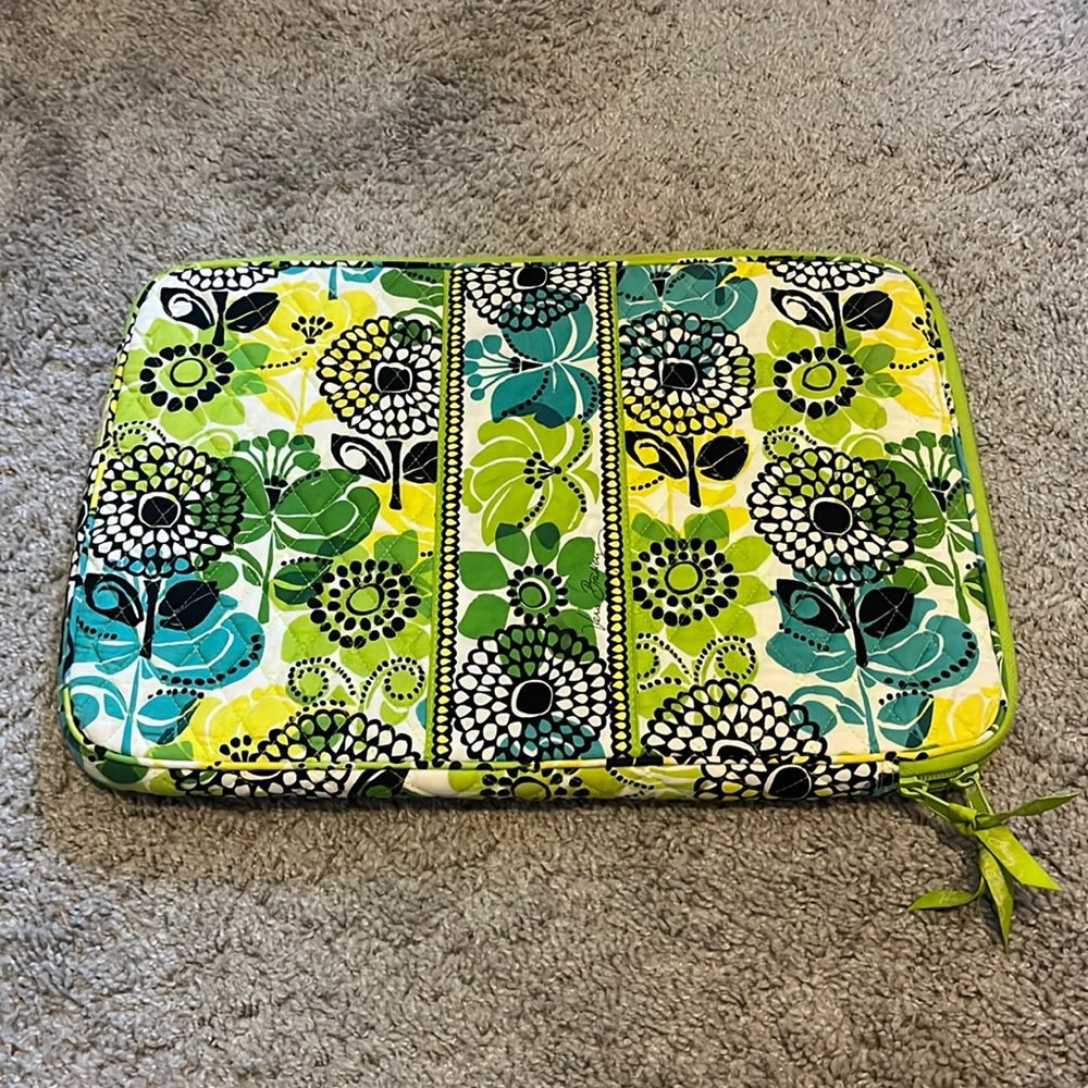 Like new Vera Bradley laptop case in Limes Up. Fits up to 17in laptop.